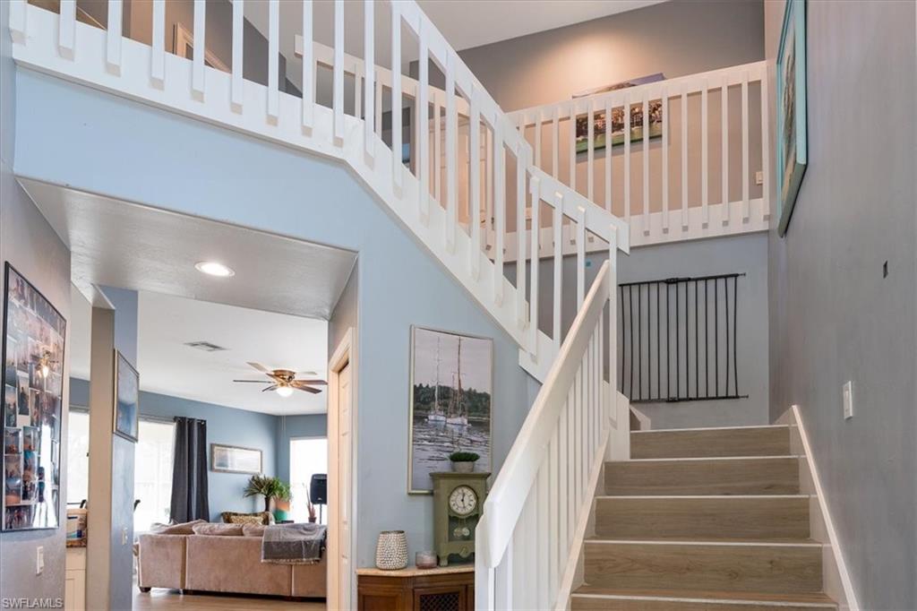 Grand-entry with white staircase that leads to upstairs