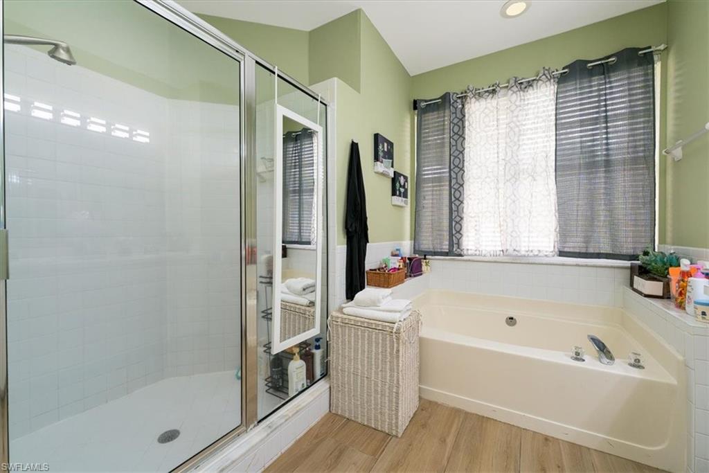 Master Suite Bath with Large sShower & Tub