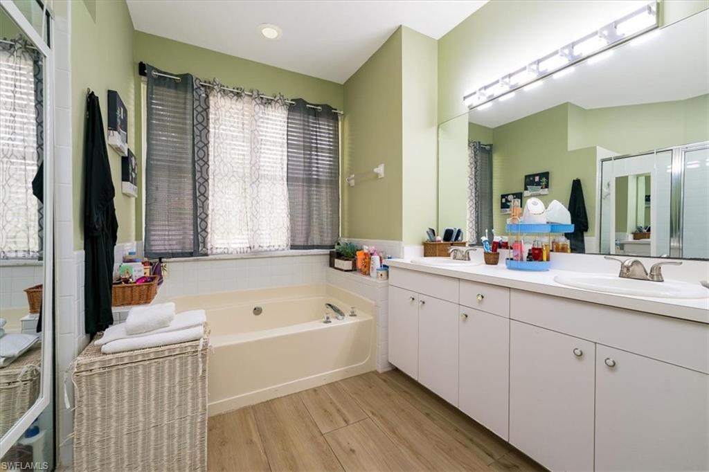 Large Master Suite Bath with separate Tub & Shower