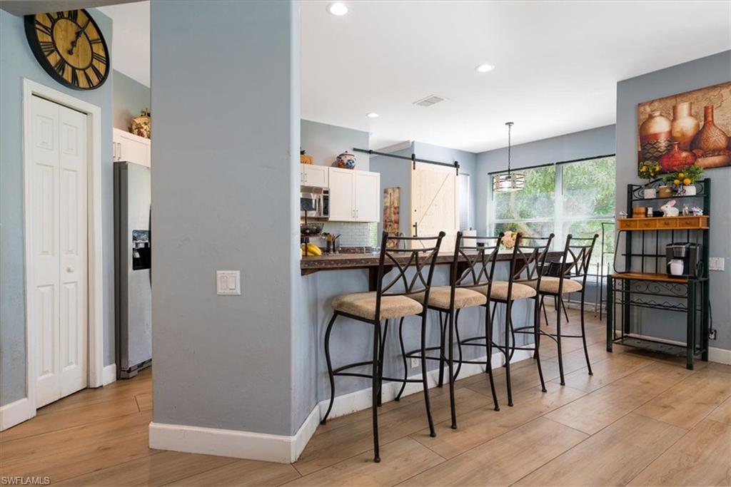 Breakfast Bar & Eat in Kitchen