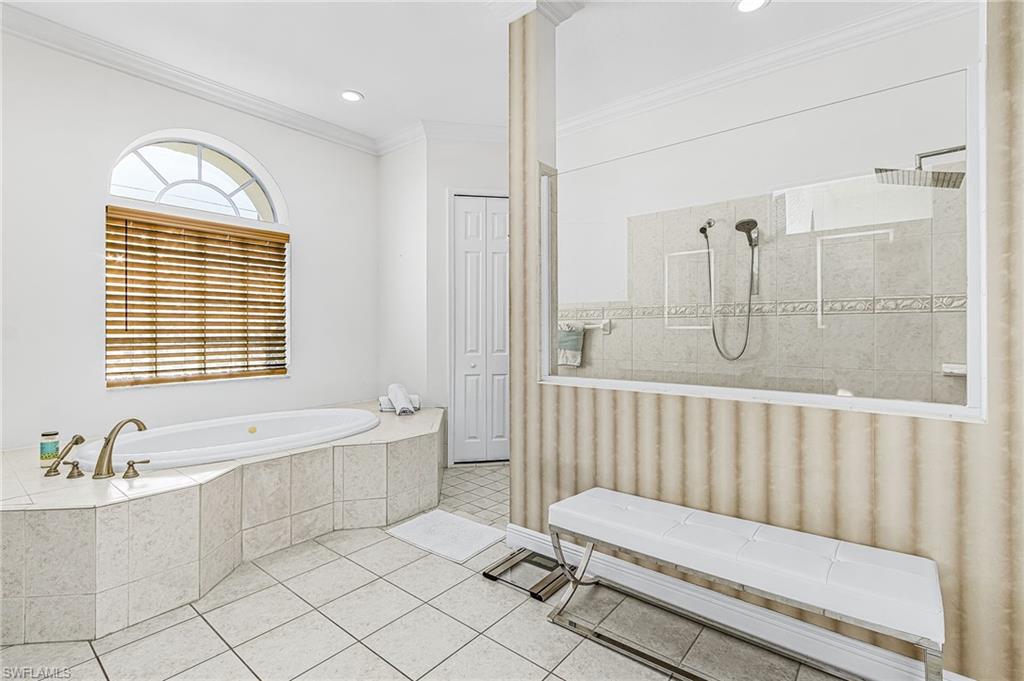 Primary Bathroom w/ soaking tub & walk in shower