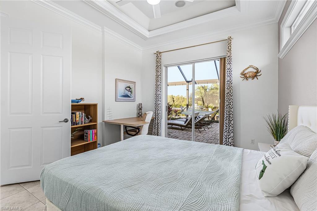 Guest Bedroom w/ Queen size bed and Pool view