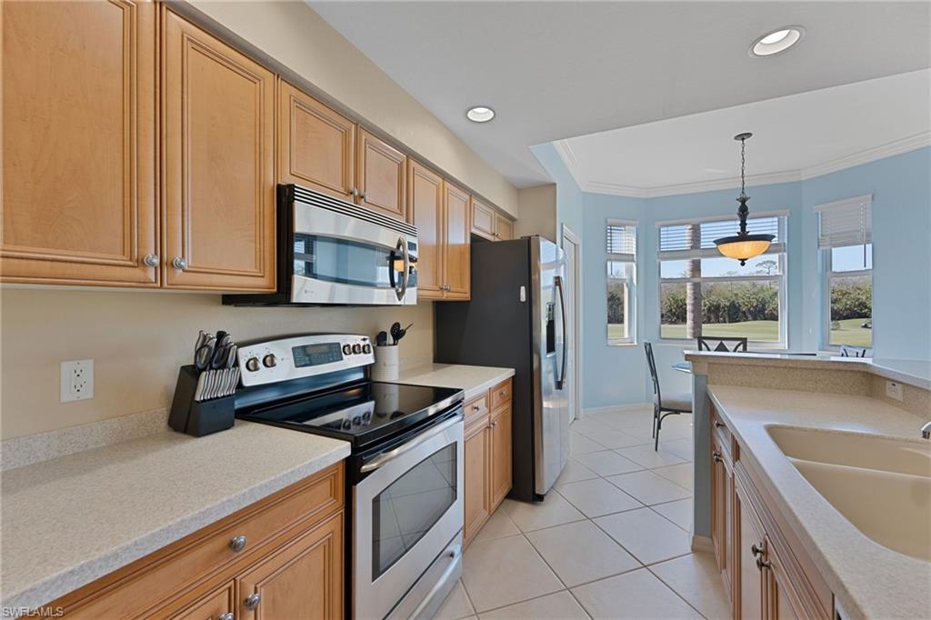 Stainless appliances, solid surface counters and breakfast room