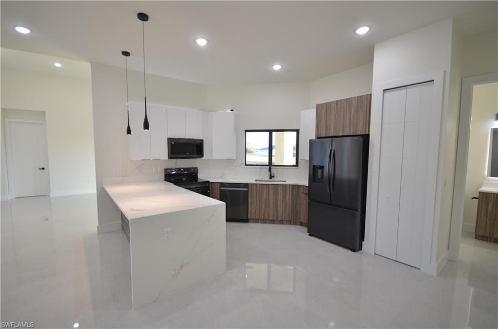 2416 Diplomat PKWY W photo 18