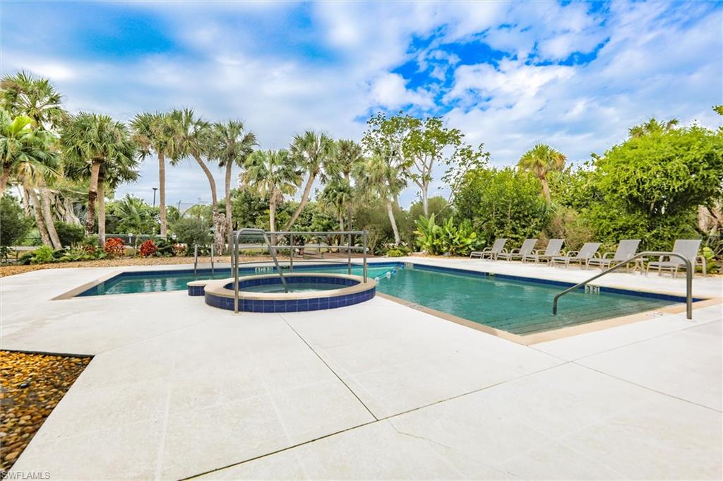 Combined pool / hot tub with a patio area