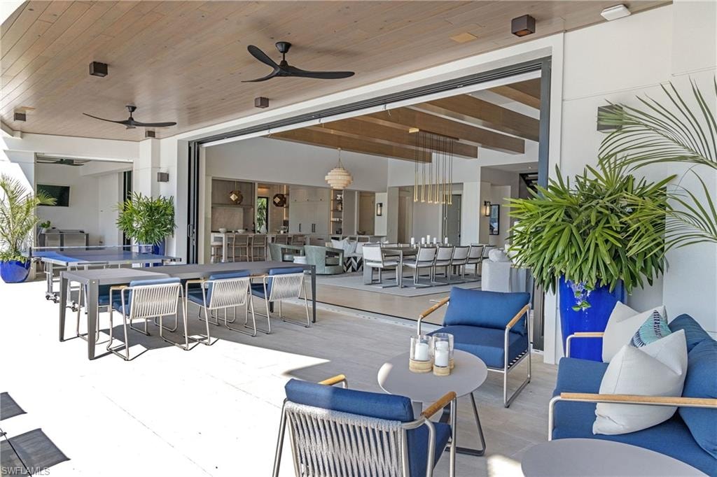 Expansive covered lanai