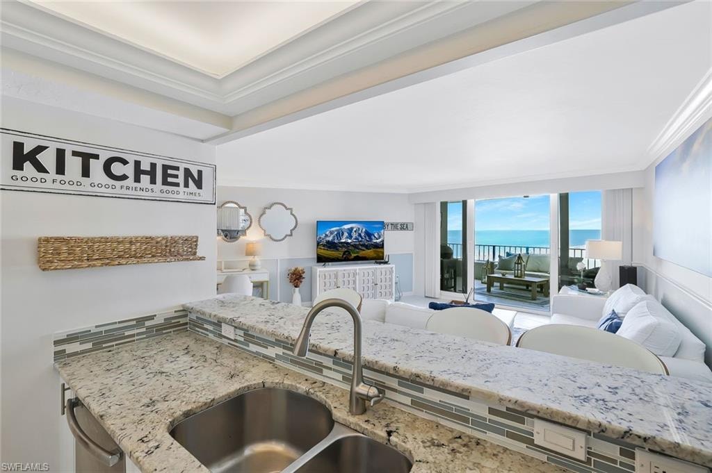 Beach views also from kitchen