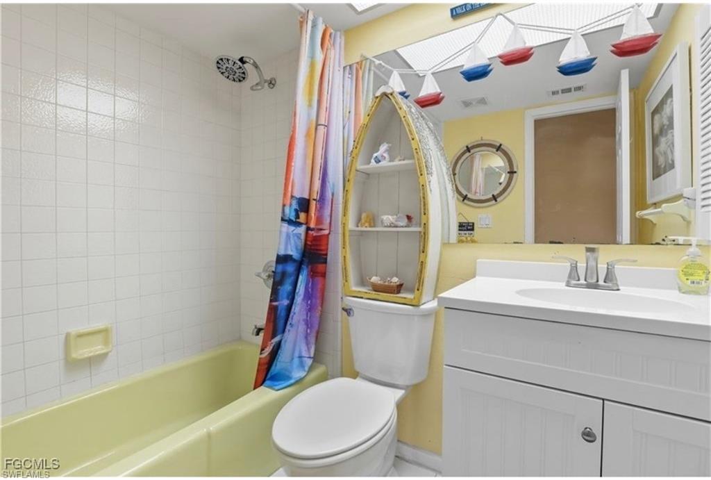 Full bath with shower / bath combo and vanity
