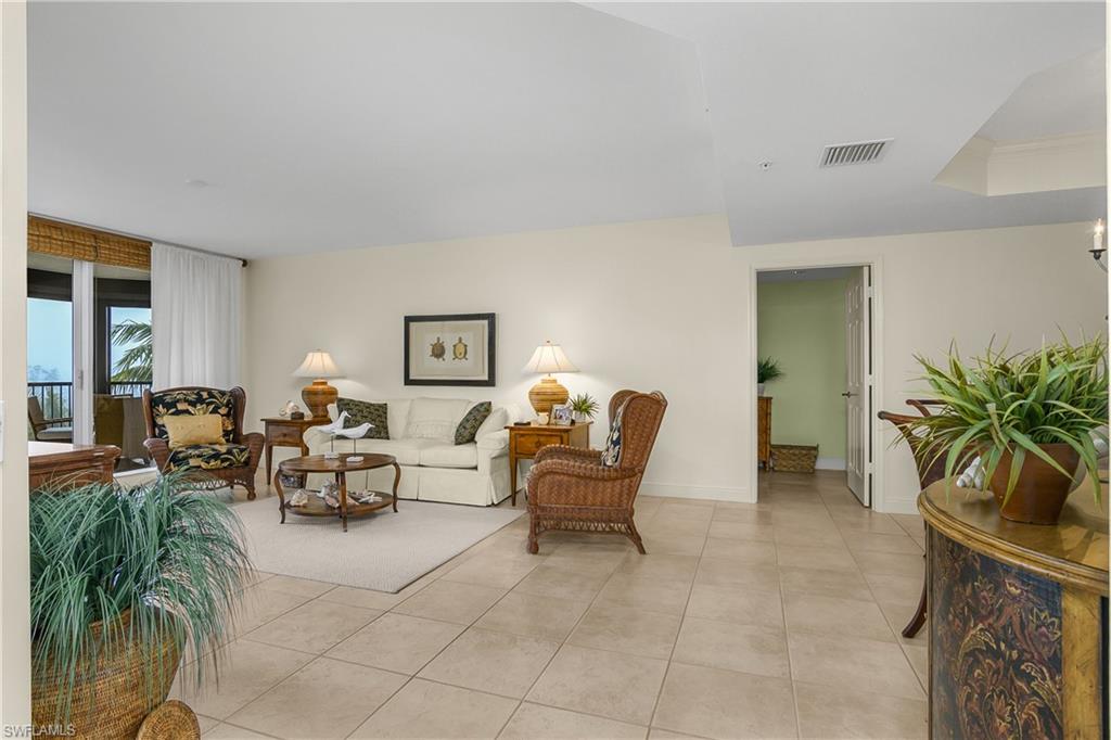 Spacious living room