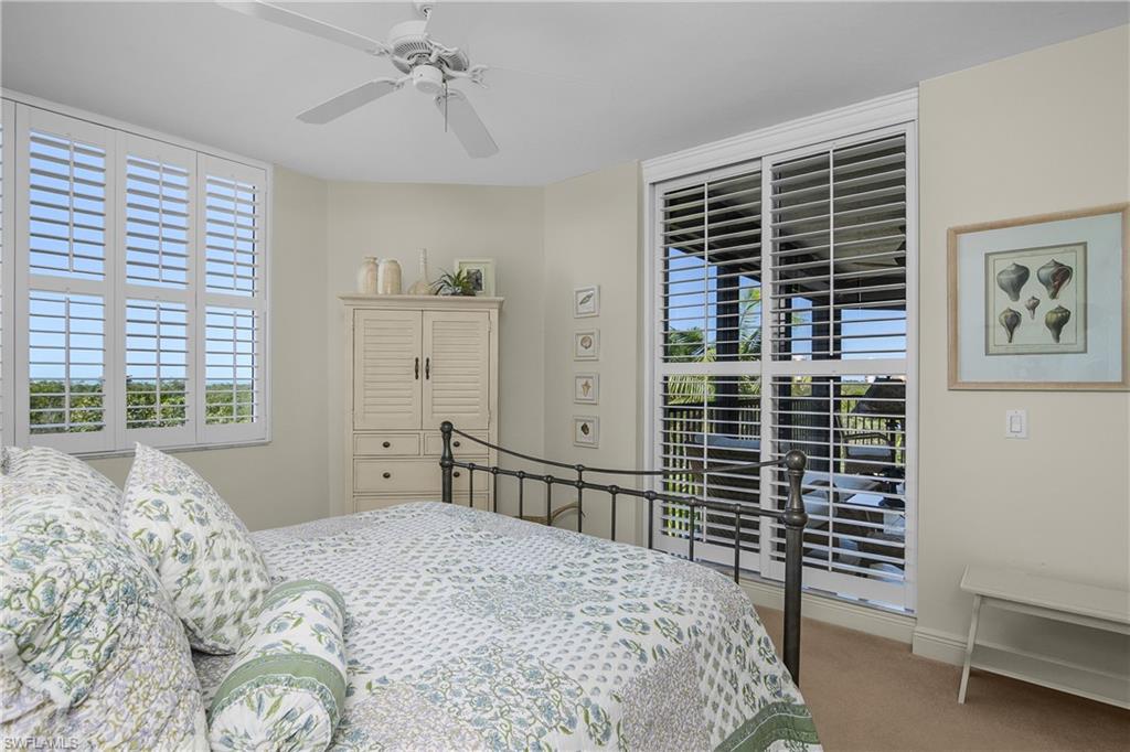 Guest bedroom with door to the lanai