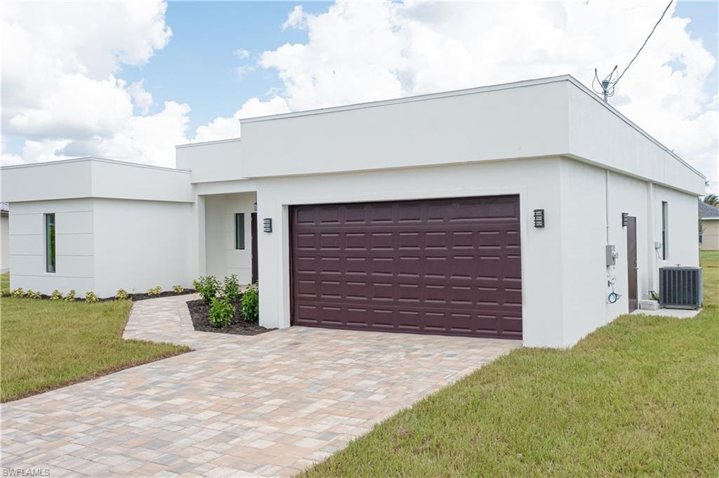 Garage with decorative driveway