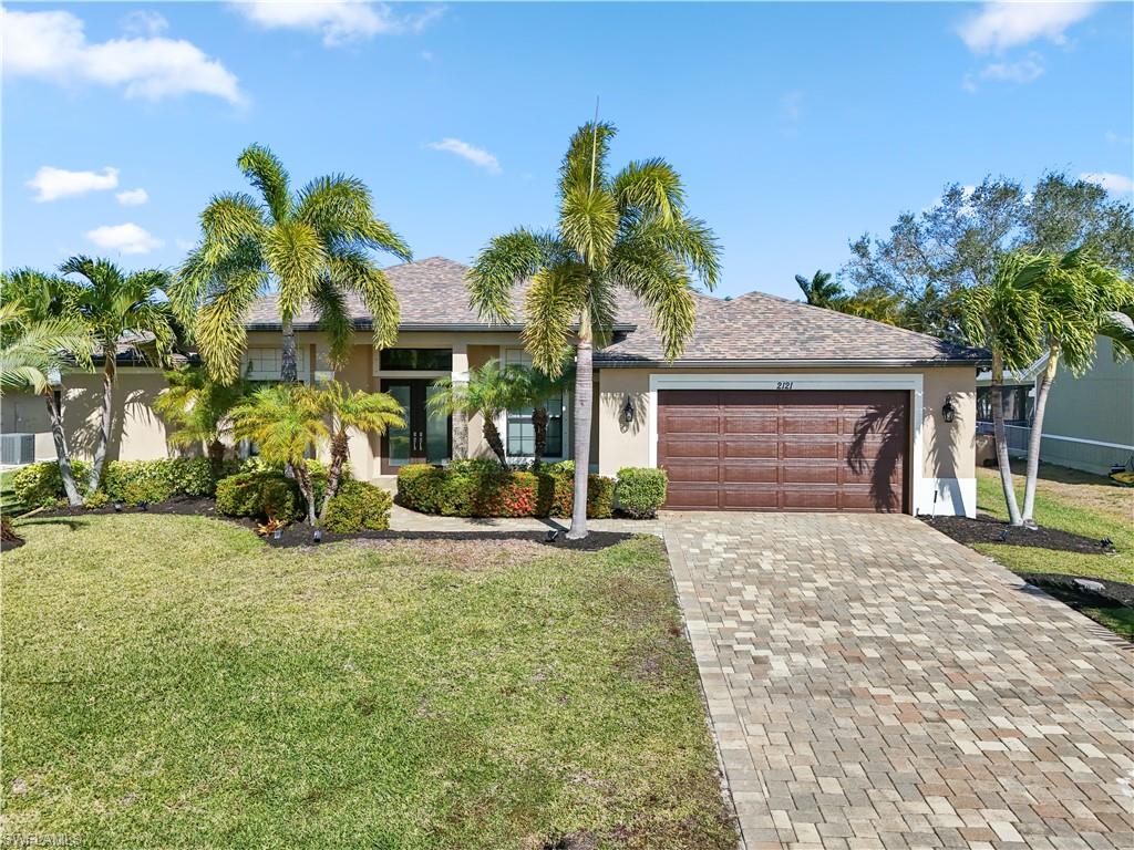 Ranch-style house featuring a front yard and stucco siding