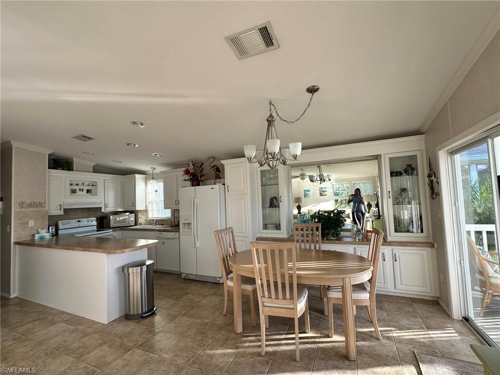 1197 Diamond Lake CIR photo 8