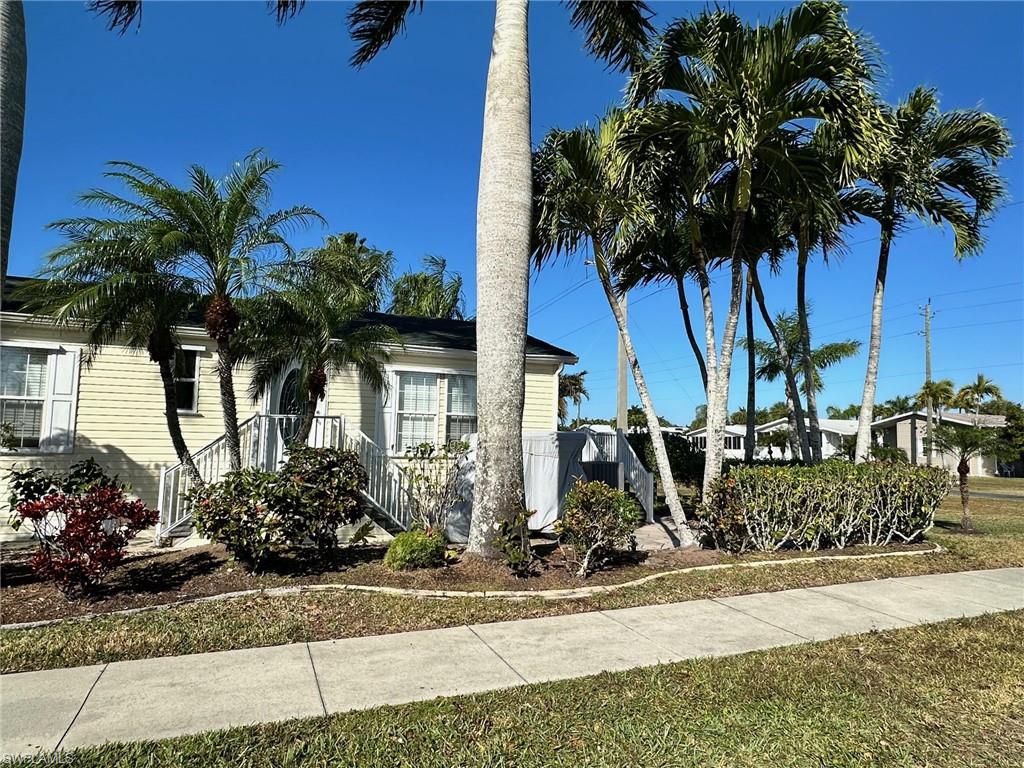 1671 Diamond Lake CIR