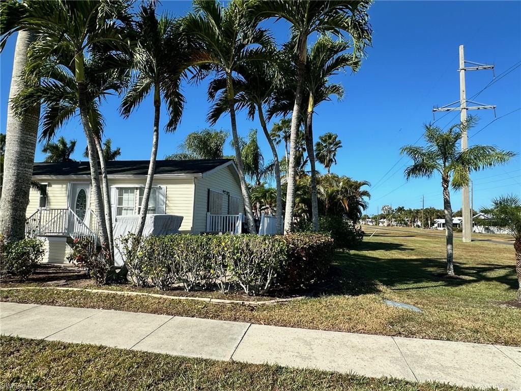 1671 Diamond Lake CIR
