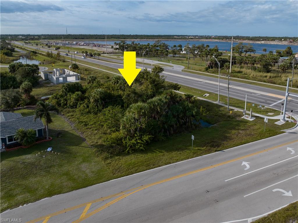 Punta Gorda Airport and Southwest Florida International Airport (RSW) are both within driving distance.