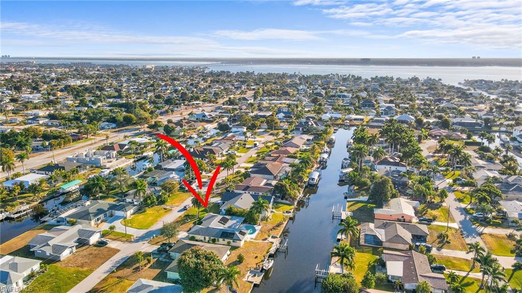 Fantastic direct Gulf access boating location. Quick out to the Caloosahatchee River and navigable water to both the Gulf and through Lake Okachobee to the Atlantic Ocean!
