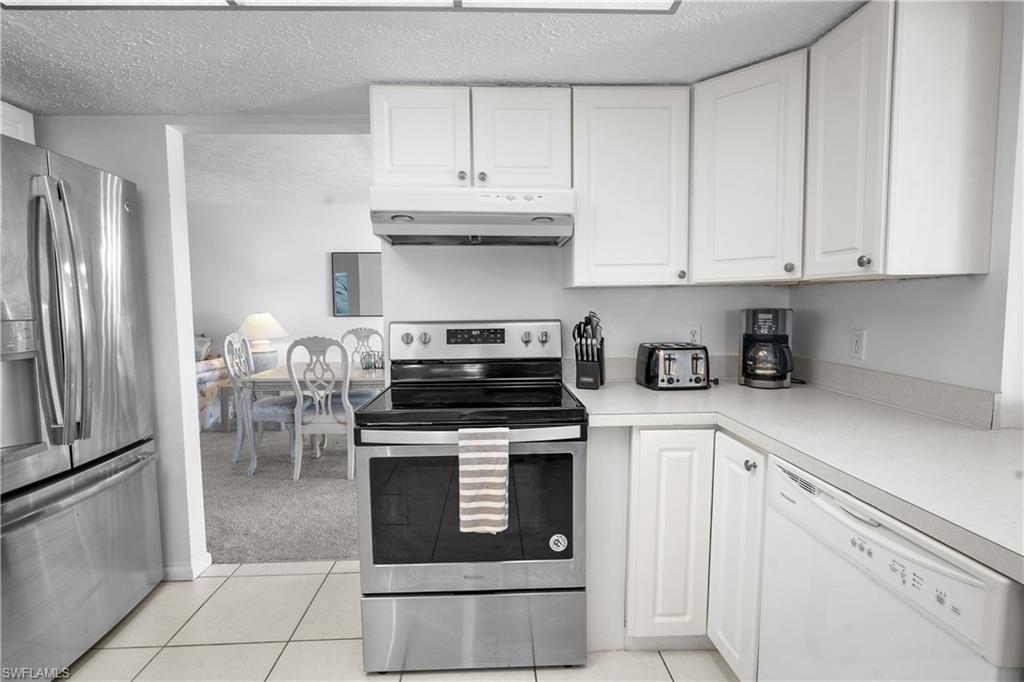 Great layout for entertaianing! The Kitchen features a large window that slides into wall pocket to allow for for the window to completely open giving full pass thru access to the pool. Snack bar / peninsuala opens to the family room.