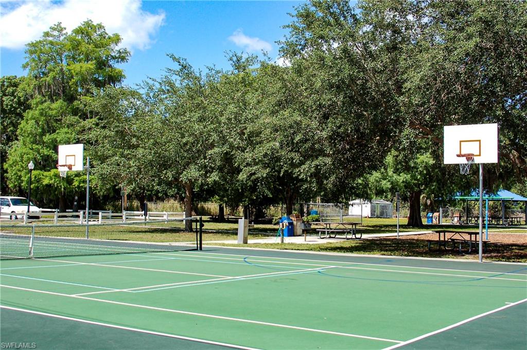 Tennis and basketball court at Olga Park