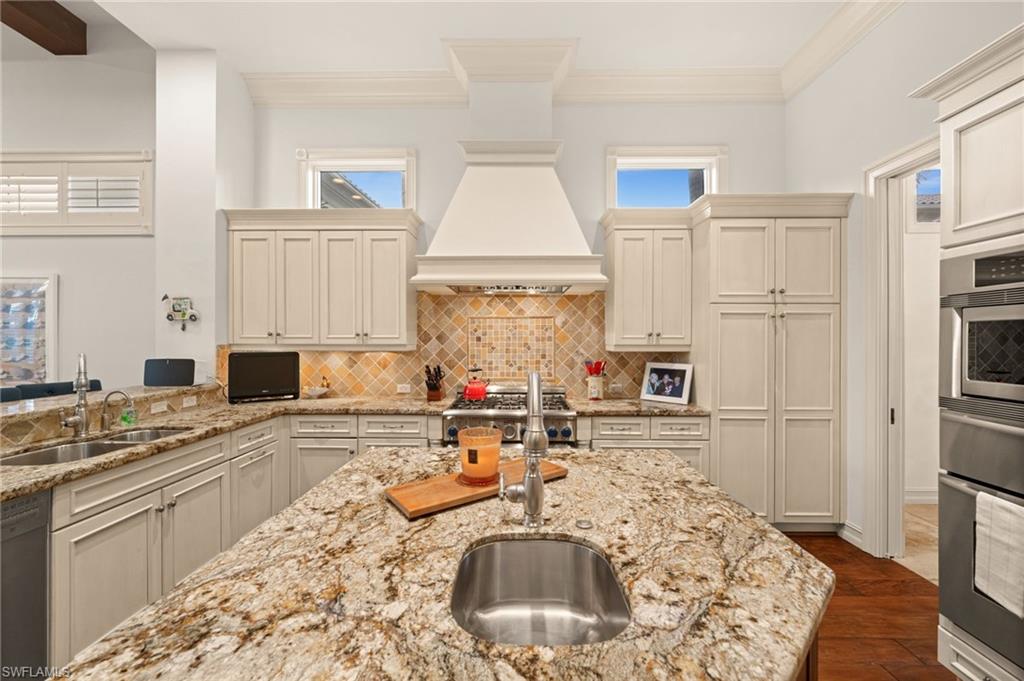 9085 Terranova DR photo 12