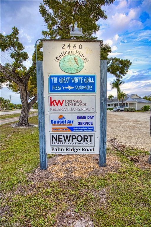 Pelican Place Sign