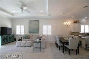 Close-up Dining/Sectional TV