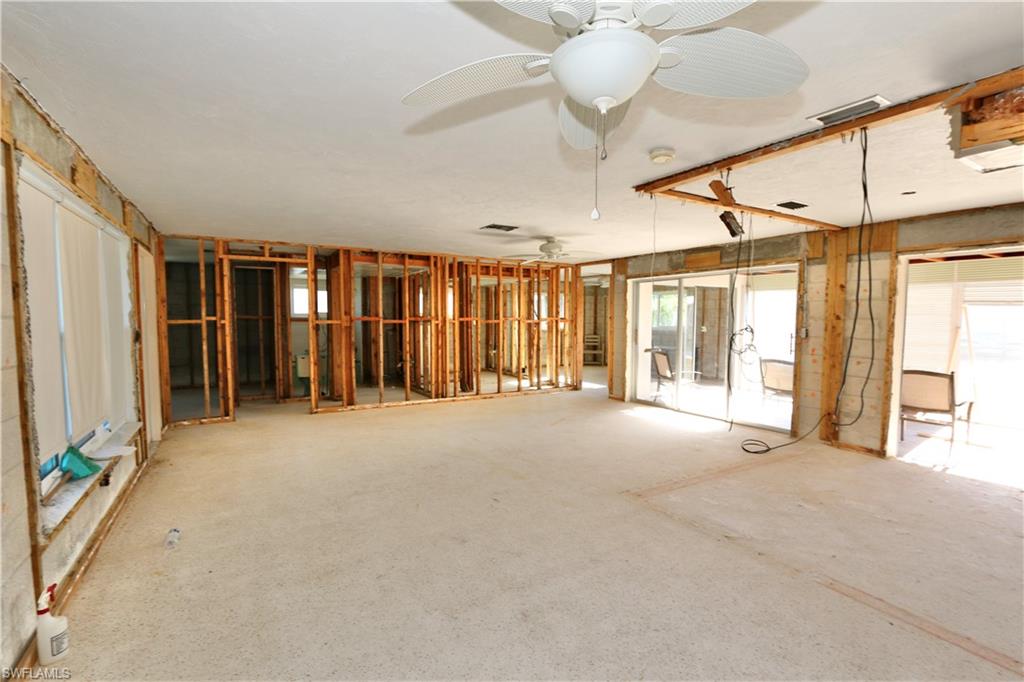 Misc room featuring a ceiling fan