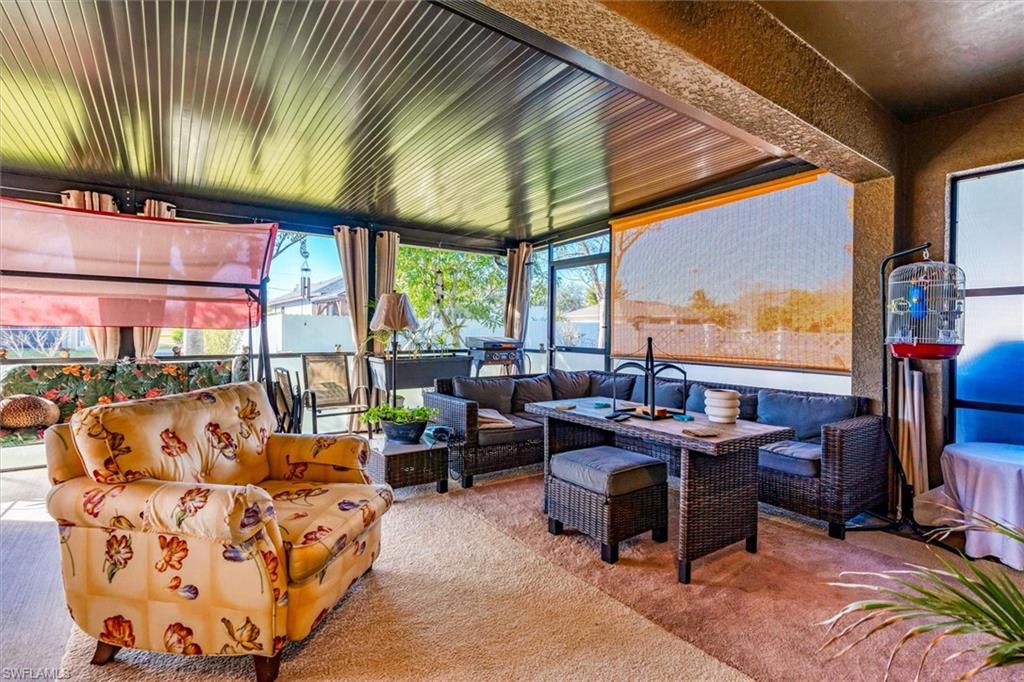 Sunroom / solarium with outdoor furniture