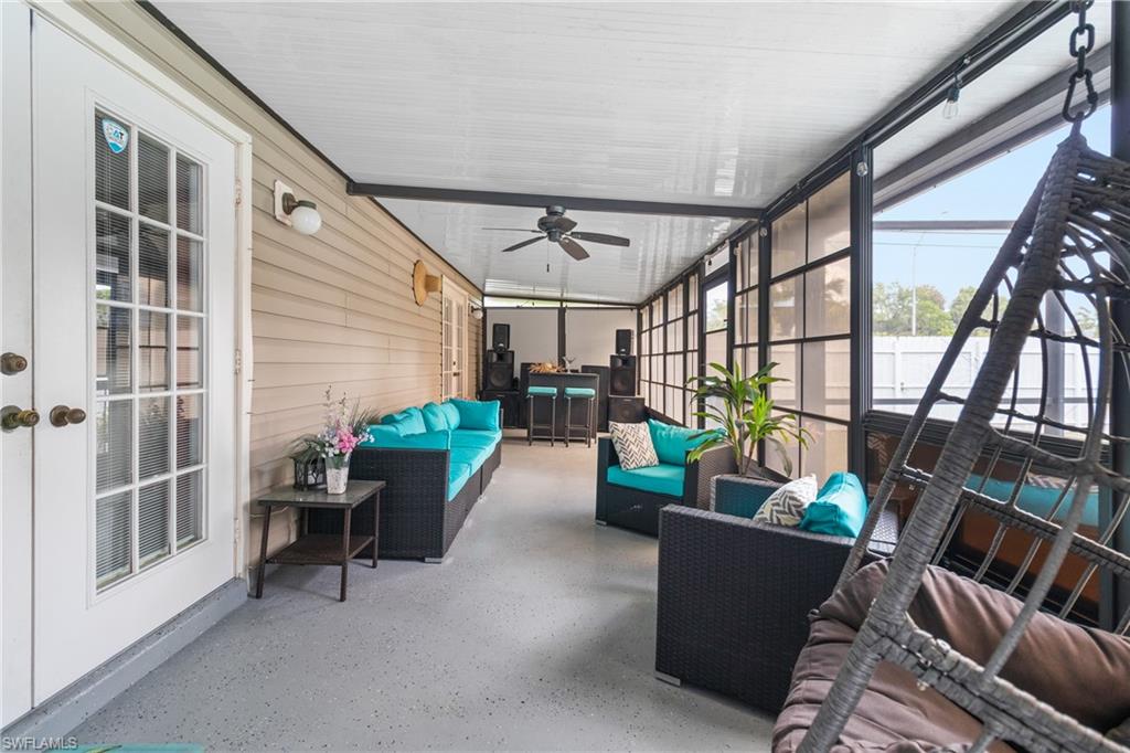 Sunroom featuring outdoor seating and ceiling fan