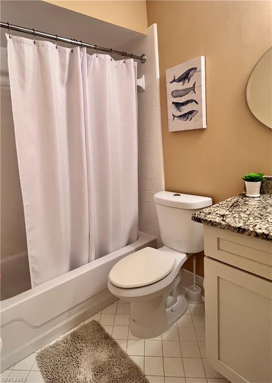 Guest bathroom with single vanity and tub