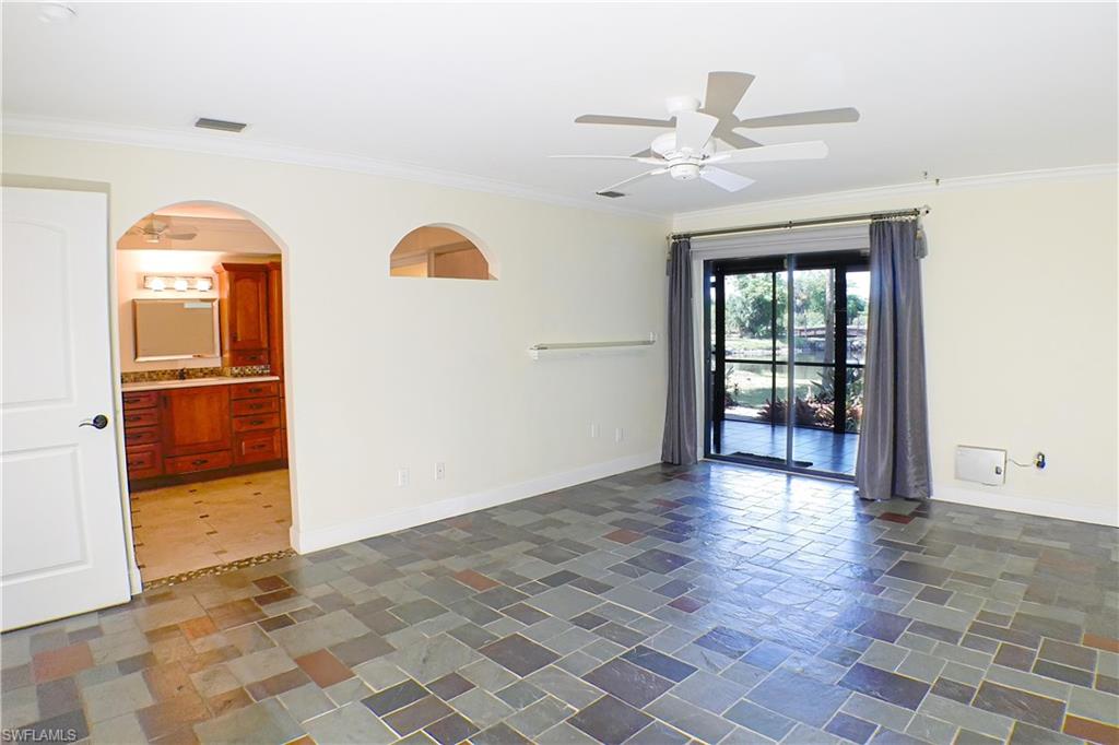 Unfurnished room with a ceiling fan and crown molding