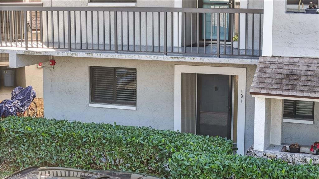 Doorway to property featuring stucco siding