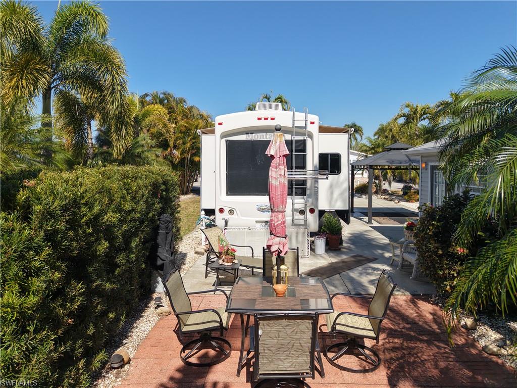 View of patio / terrace with outdoor dining space
