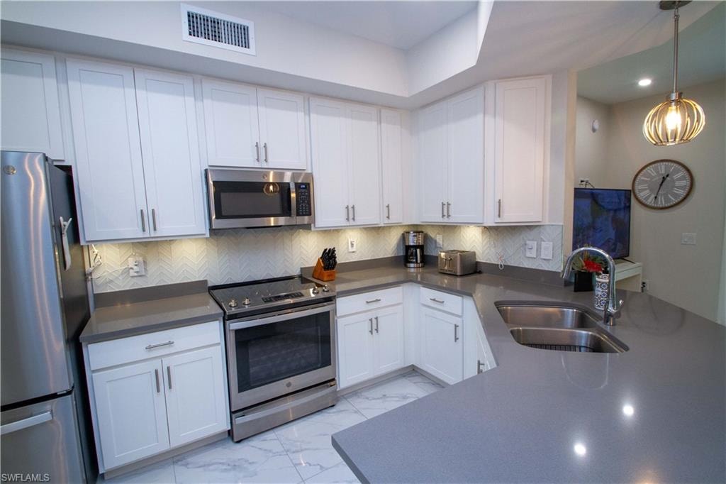 244 Indies DR E 101 photo 7