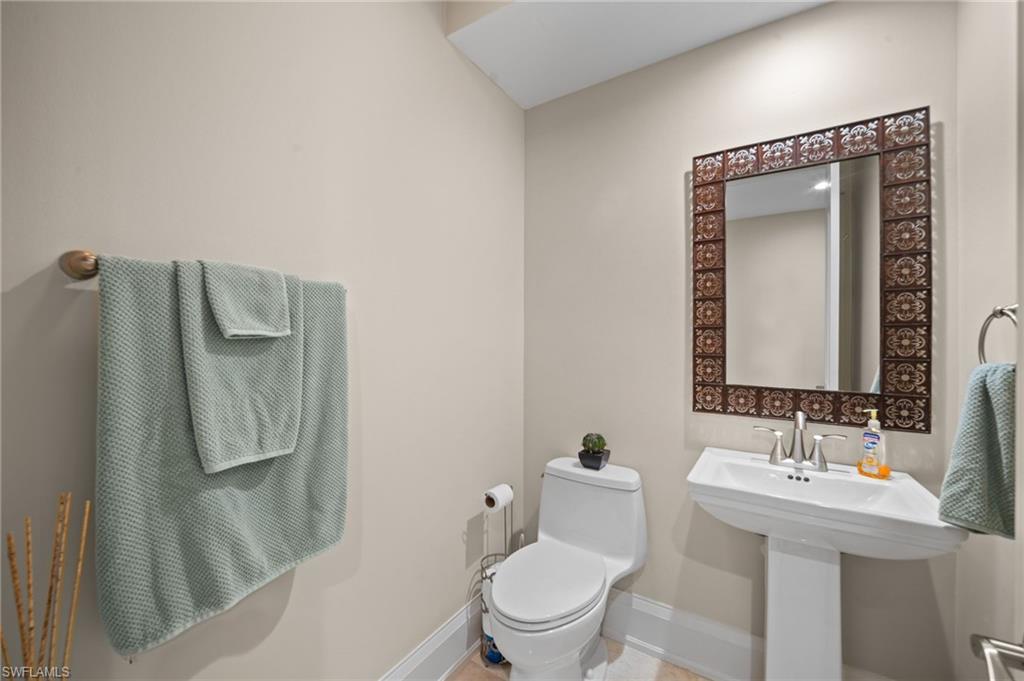 261 Colonade CIR 2701 photo 30