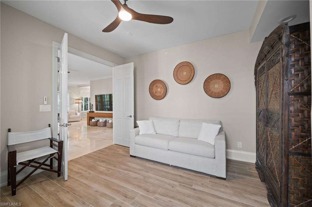 261 Colonade CIR 2701 photo 33
