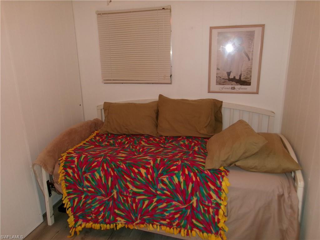 Bedroom with radiator