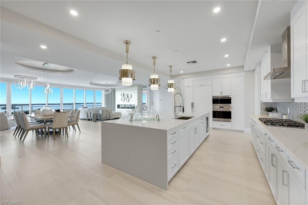 Light and bright, open and airy!