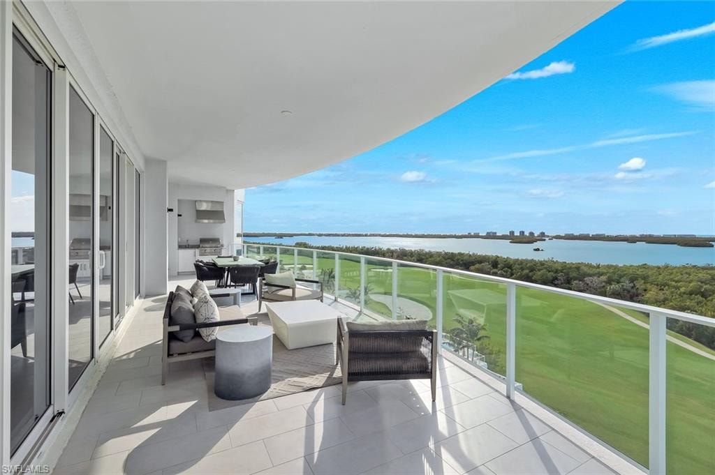 Be captivated by the sparkling bay and gulf waters.