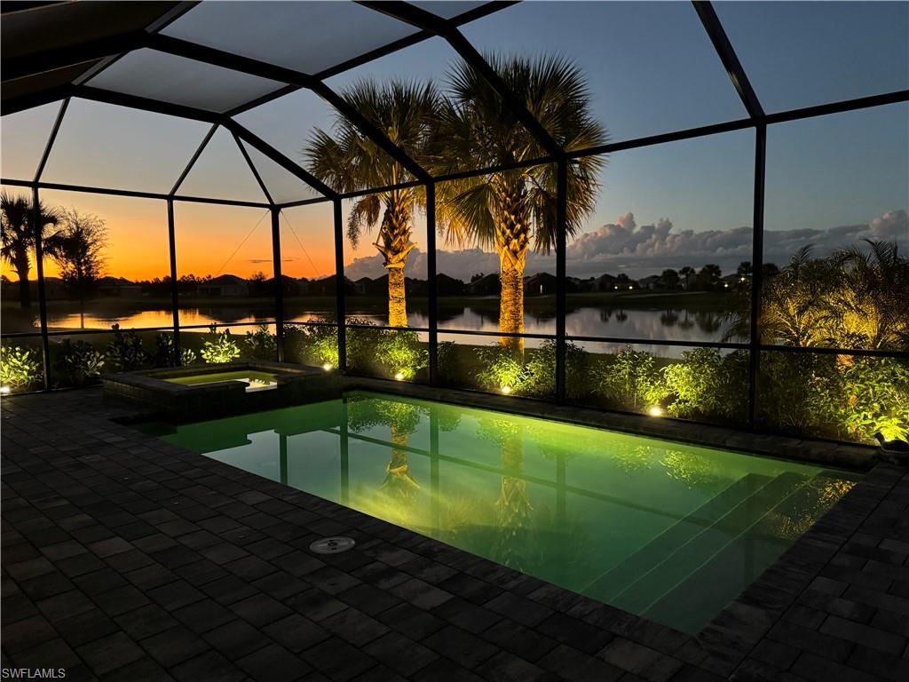 Integrated pool / spa Stunning sunsets year round