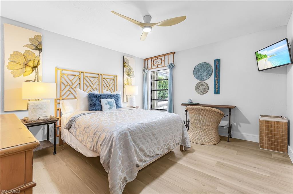 Bedroom with Queen bed and twin trundle, a TV, a desk and ceiling fan