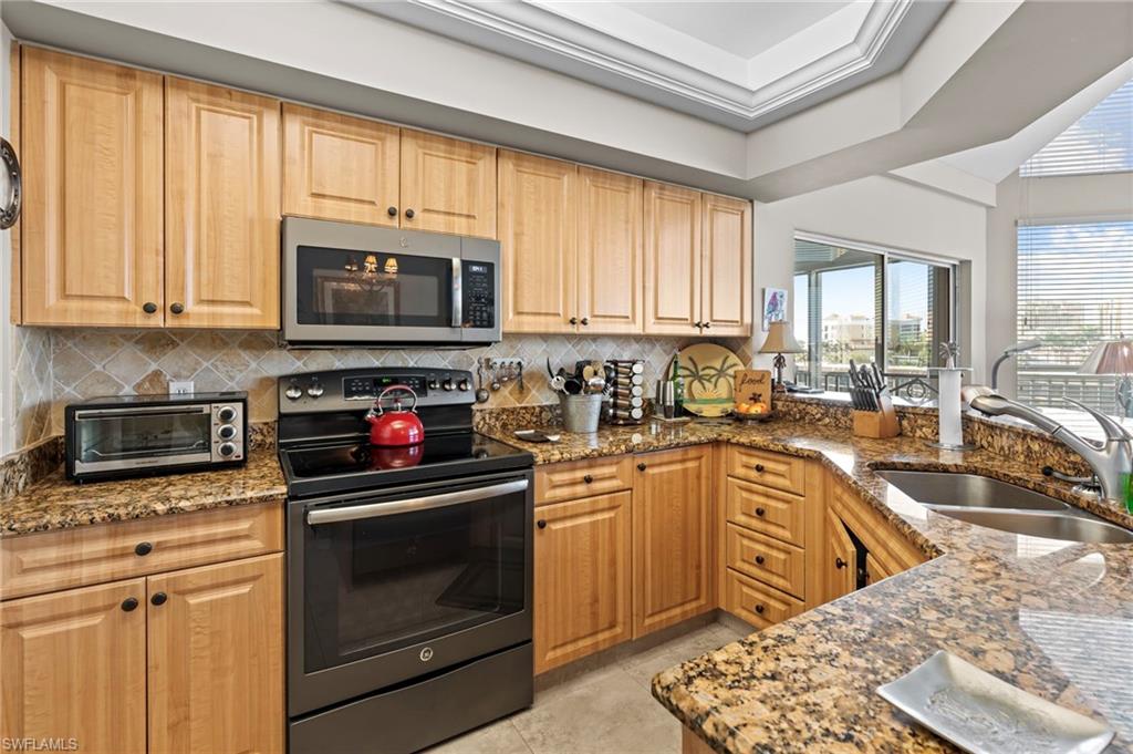 870 Collier CT 406