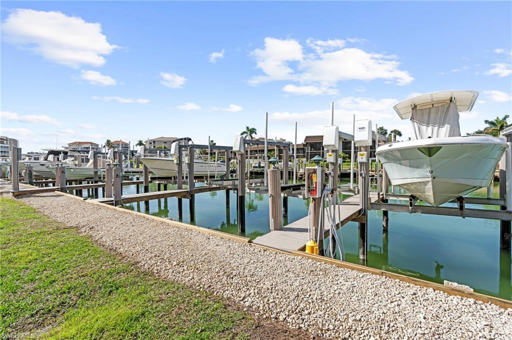 870 Collier CT 406 photo 19