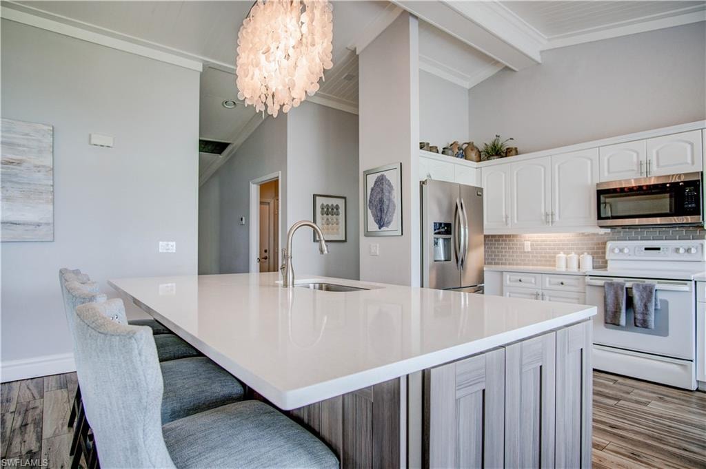 Top Quality Quartz counters on large island