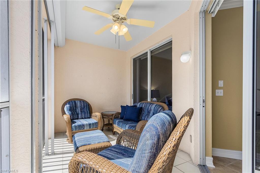 Sunroom / solarium featuring a ceiling fan