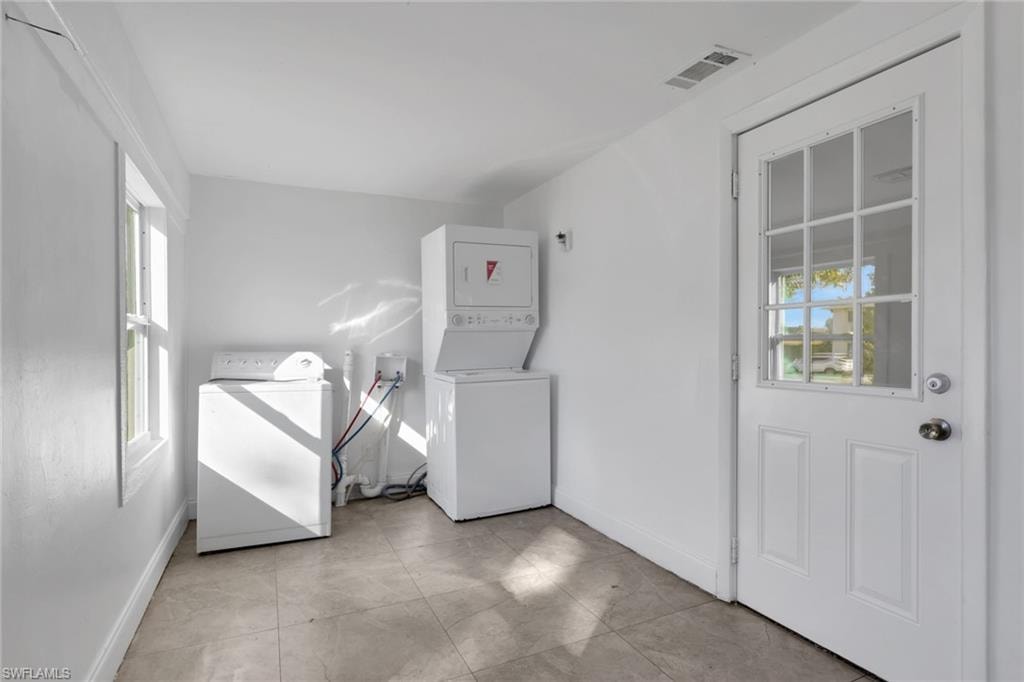 2933 Jackson ST photo 6