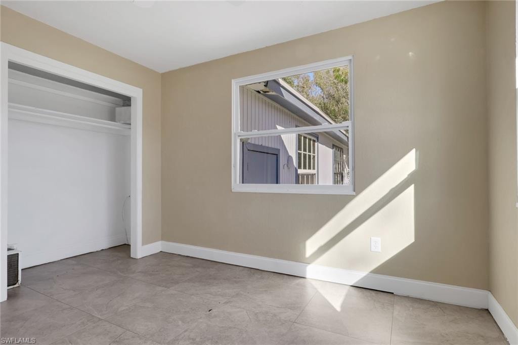 2933 Jackson ST photo 17