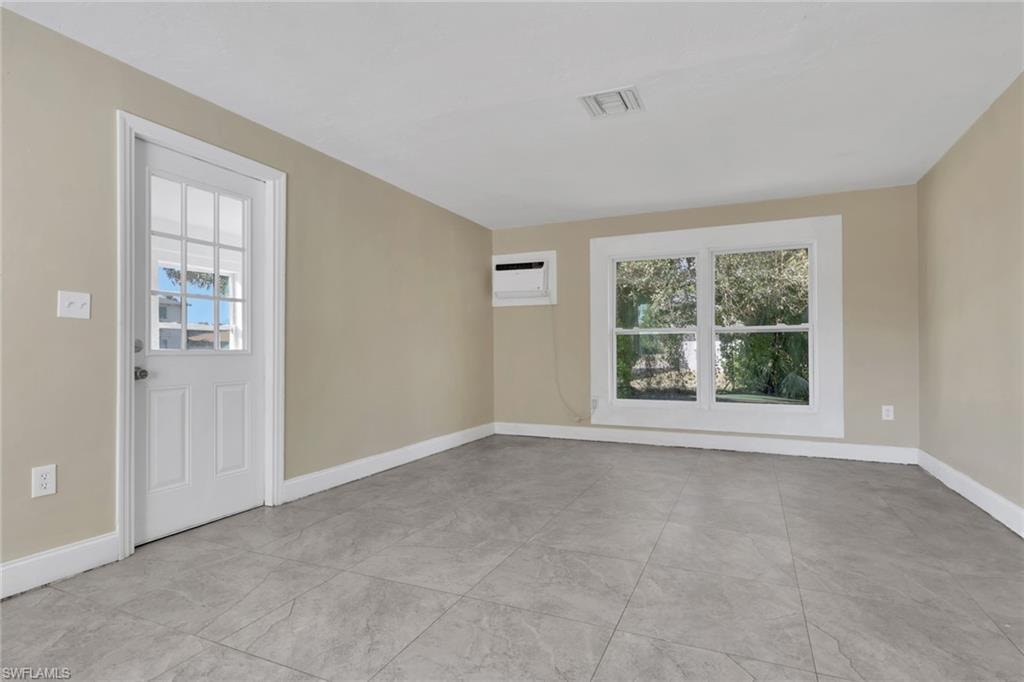 2933 Jackson ST photo 8