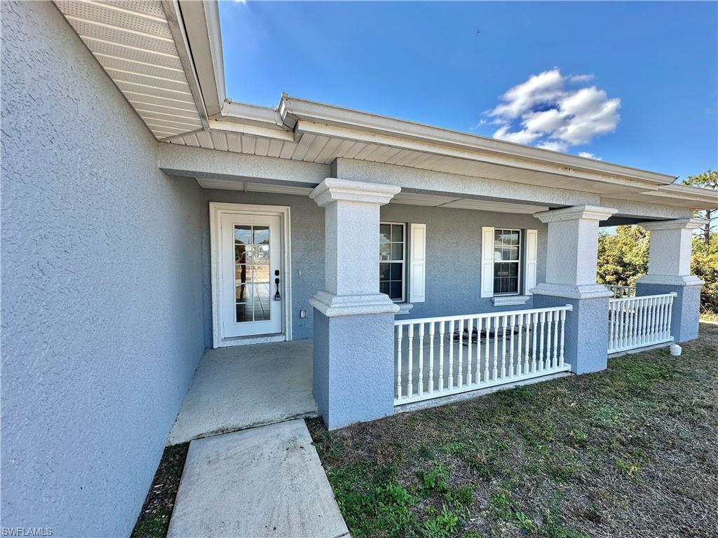 Entryway to Ashford Model Via Front Porch
