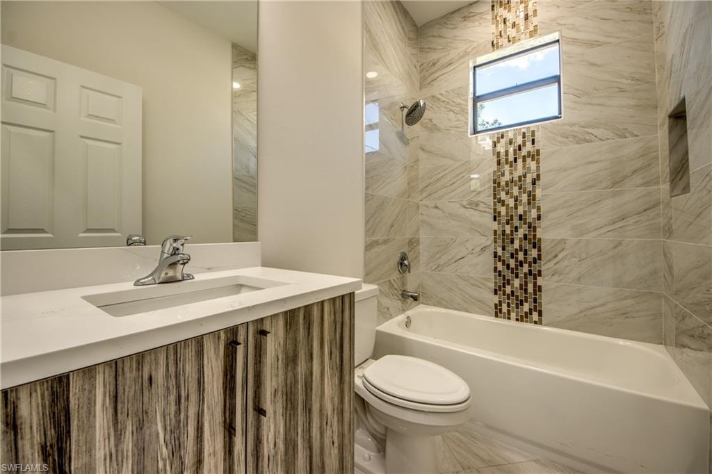 Bathroom with bathtub / shower combination and vanity